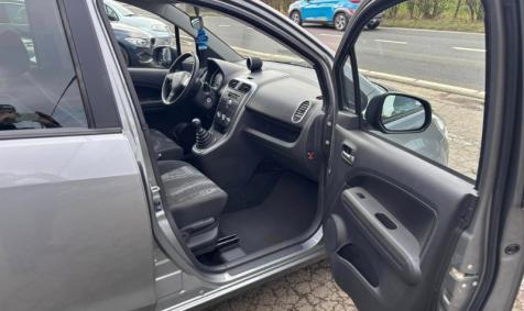 Opel Agila 1.2 Essence