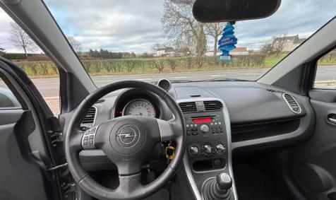 Opel Agila 1.2 Essence