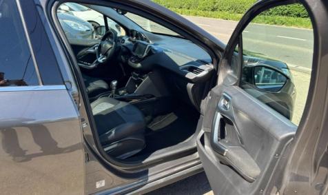 Peugeot 2008 1.2 Essence 